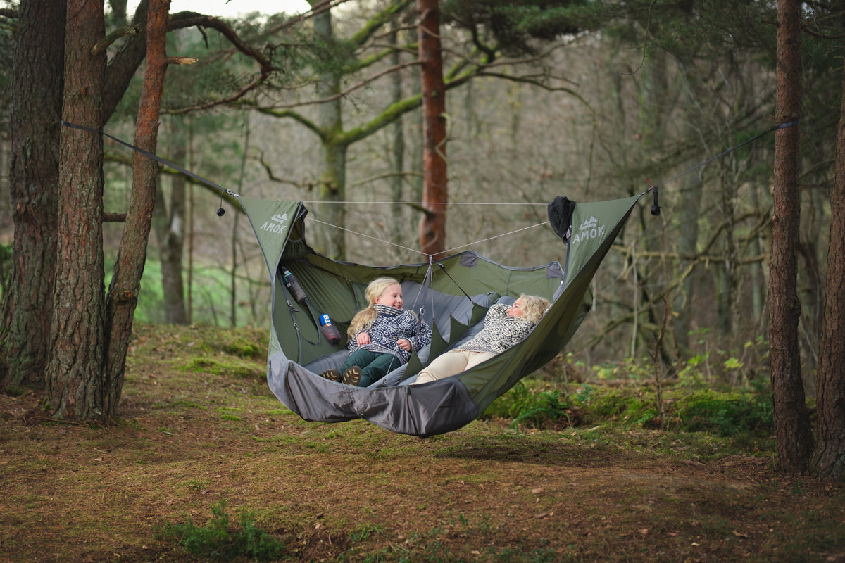 Two people lying side by side in Draumr Double